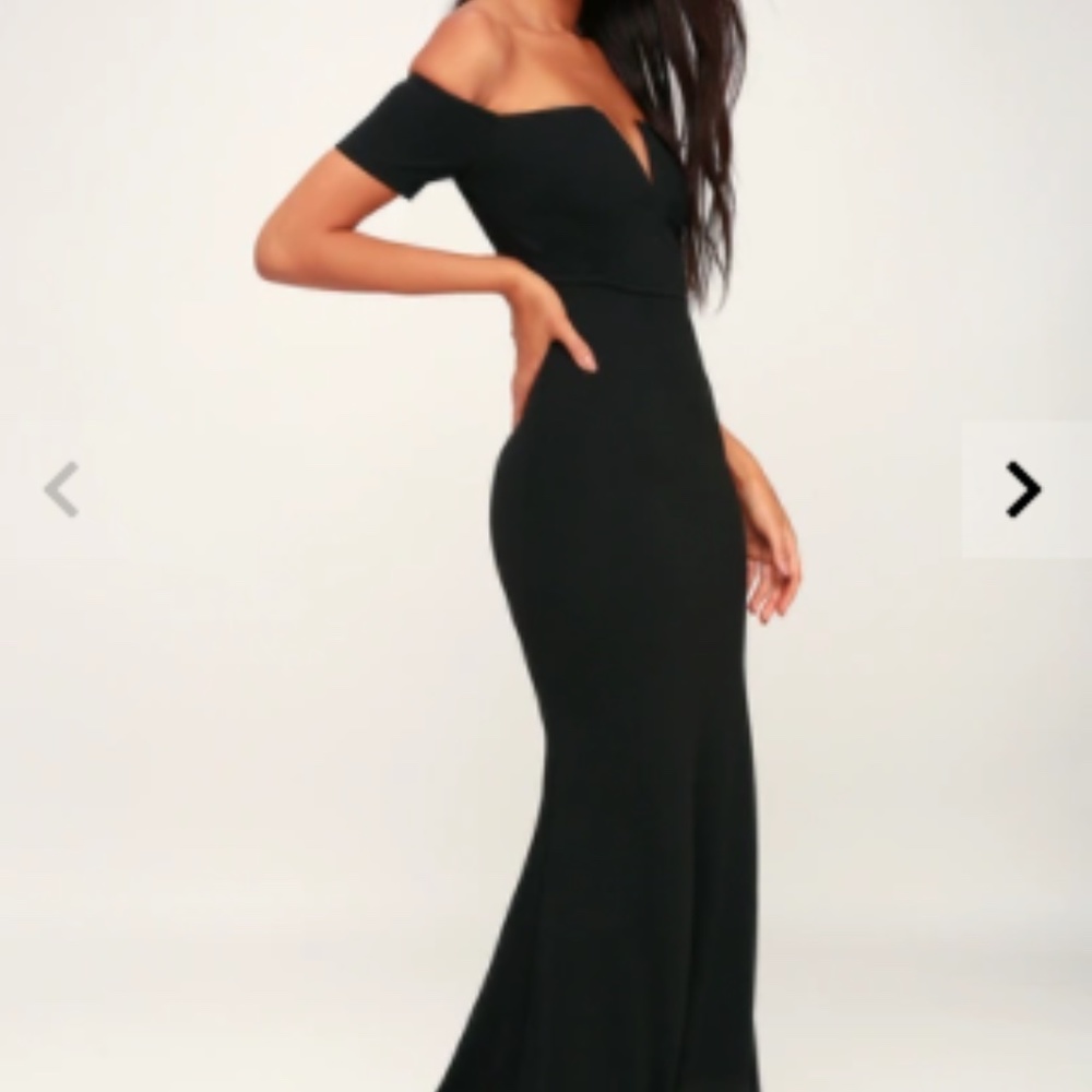 Lynne Black Off-the-Shoulder Maxi Dress Small